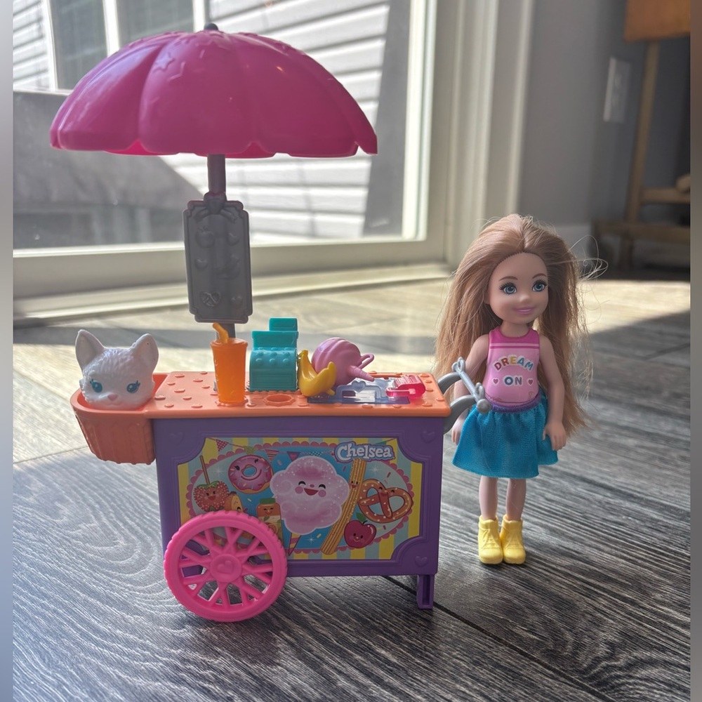 Barbie Club Chelsea Doll and Snack Cart Playset